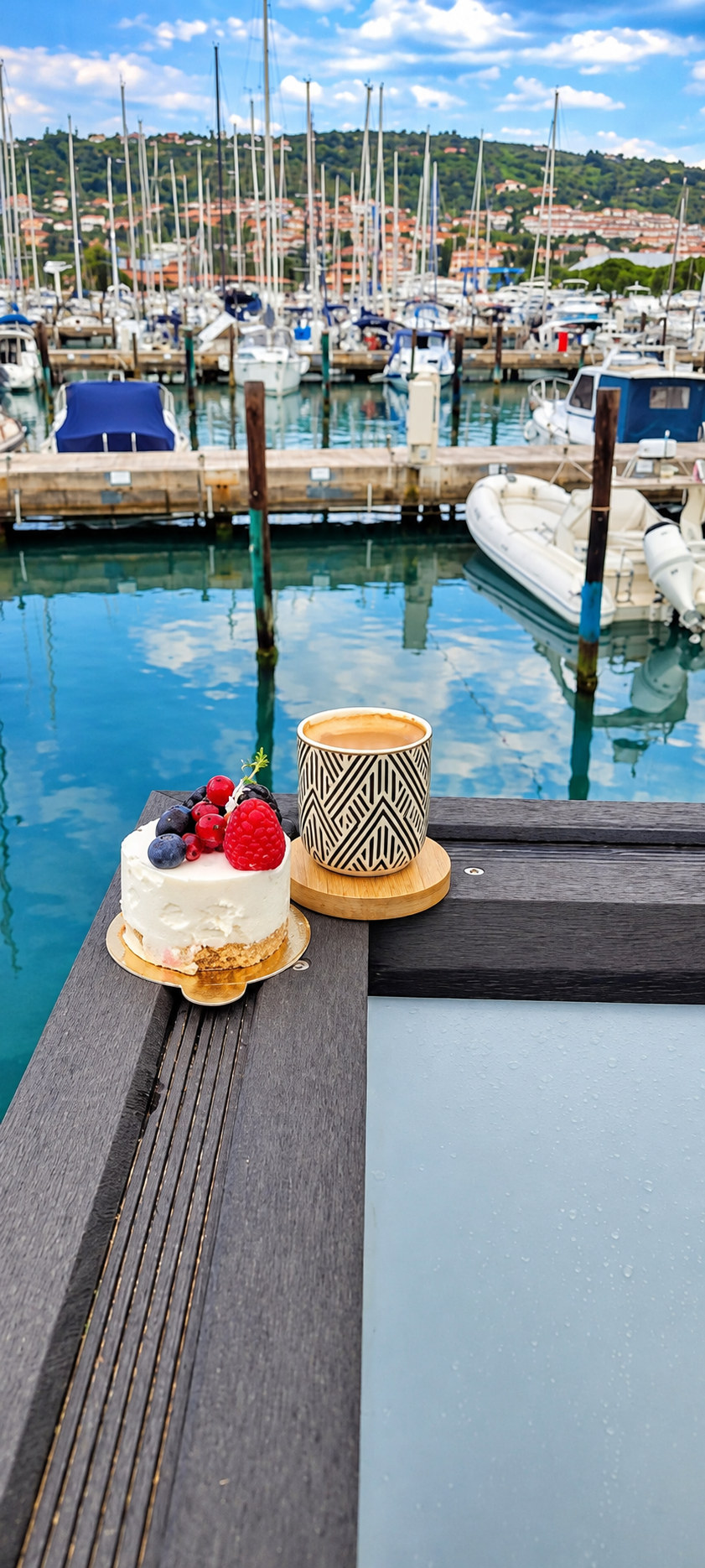 Kava ob vodi — Floating house Maui